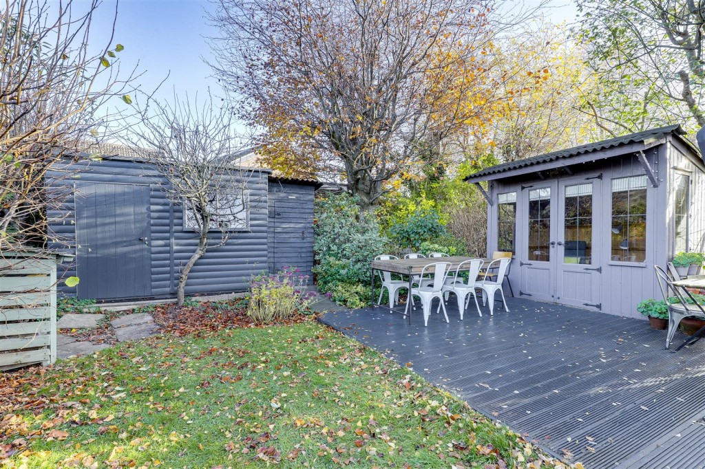 Walsingham Road, Woodthorpe, Nottinghamshire, NG5 4NU