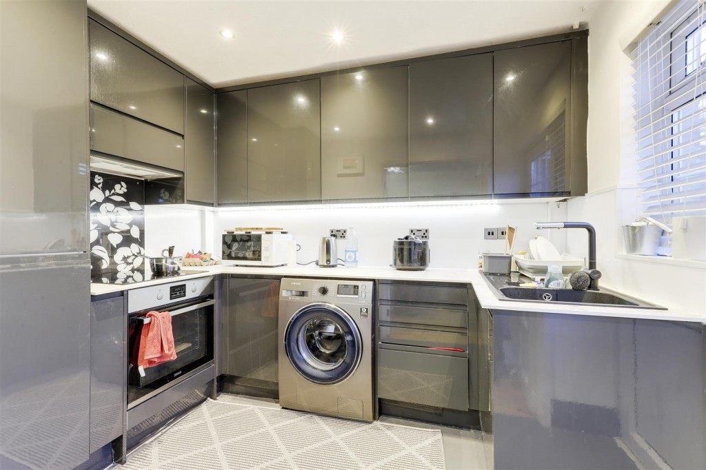 Oval Gardens, Aspley, Nottinghamshire, NG8 5AN