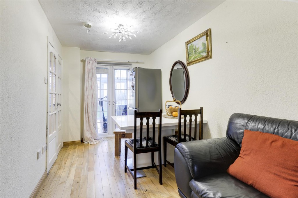 Oval Gardens, Aspley, Nottinghamshire, NG8 5AN