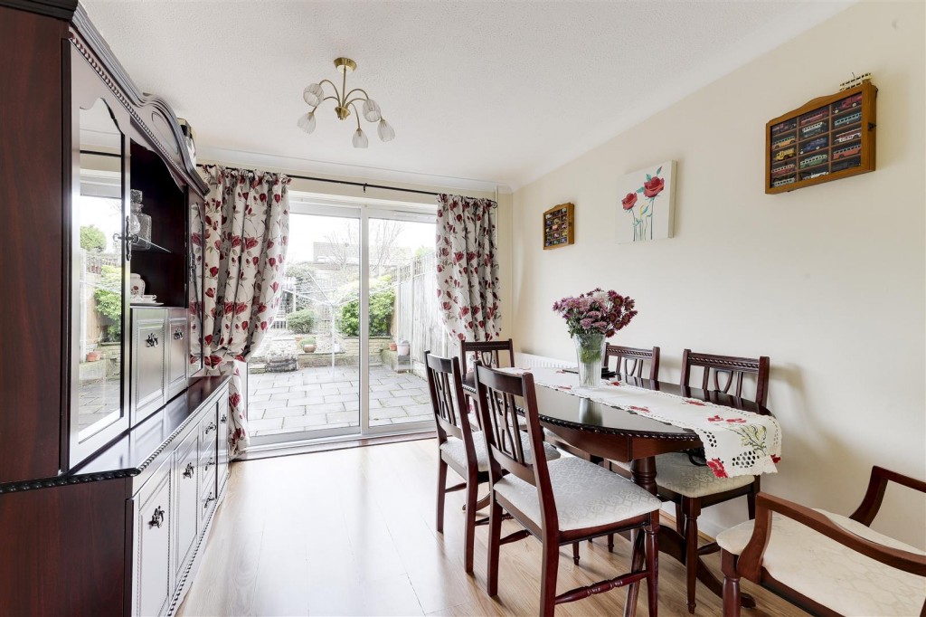 Hunter Road, Arnold, Nottinghamshire, NG5 6QZ