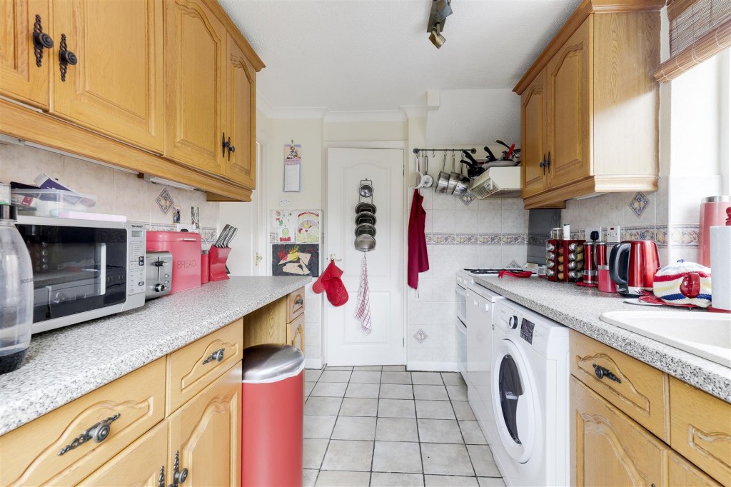 Hunter Road, Arnold, Nottinghamshire, NG5 6QZ