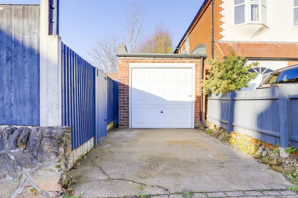 Coningsby Road, Woodthorpe, Nottinghamshire, NG5 4LG