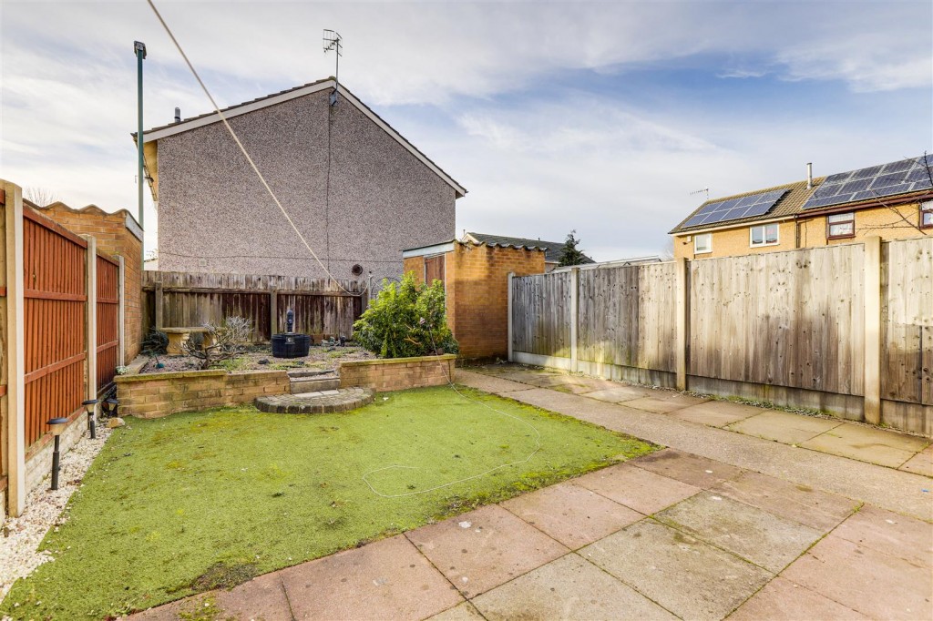 Cawston Gardens, Bulwell, Nottinghamshire, NG6 8LW