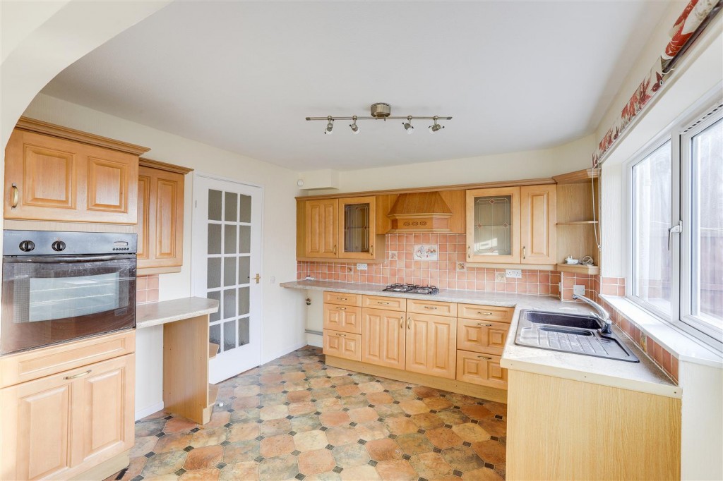 Cawston Gardens, Bulwell, Nottinghamshire, NG6 8LW