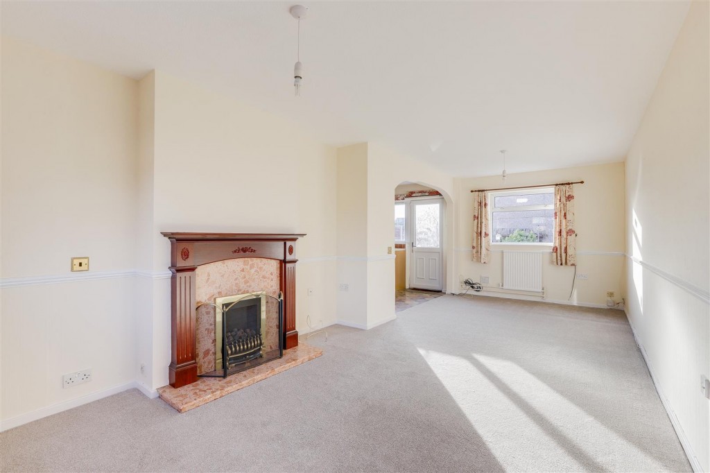 Cawston Gardens, Bulwell, Nottinghamshire, NG6 8LW