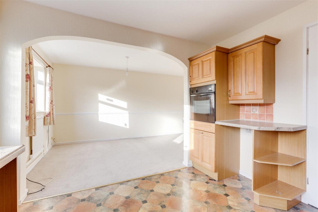 Cawston Gardens, Bulwell, Nottinghamshire, NG6 8LW