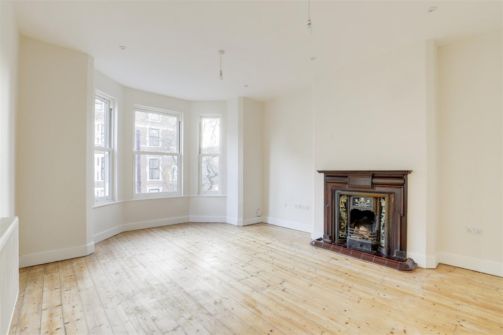 Flat 2, 50, Forest Road West, Nottingham, Nottinghamshire, NG7 4EQ