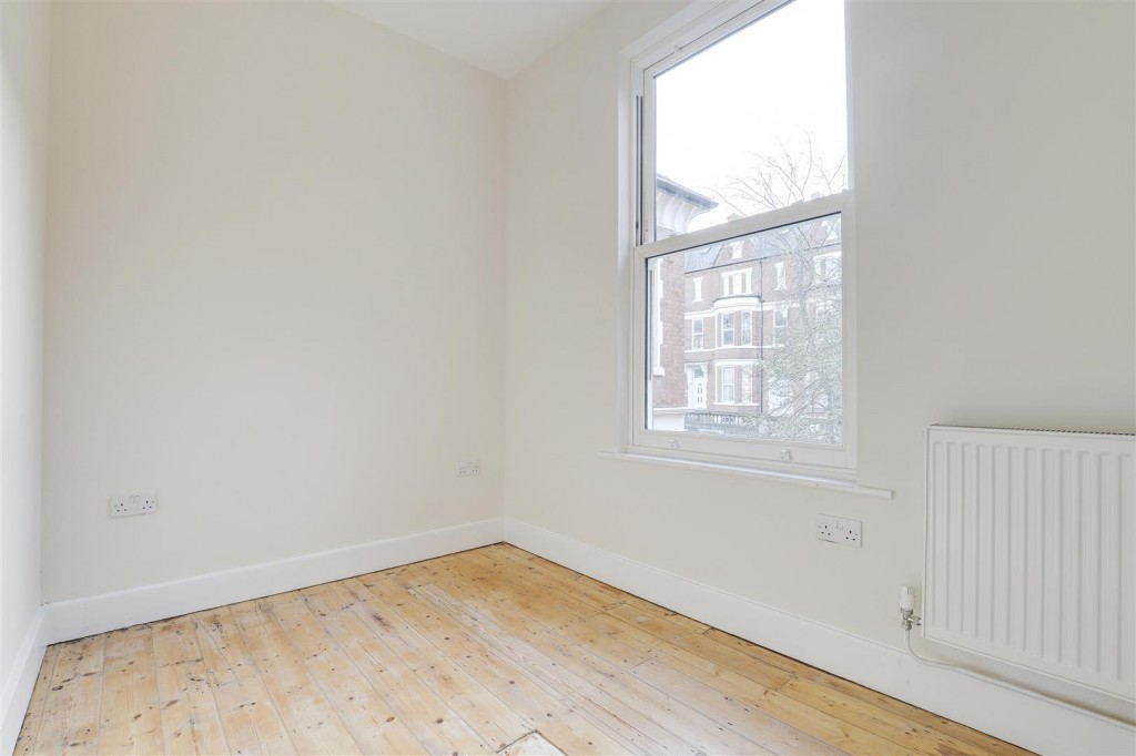 Flat 2, 50, Forest Road West, Nottingham, Nottinghamshire, NG7 4EQ