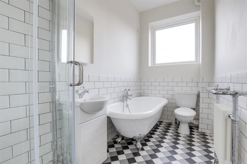 Flat 2, 50, Forest Road West, Nottingham, Nottinghamshire, NG7 4EQ