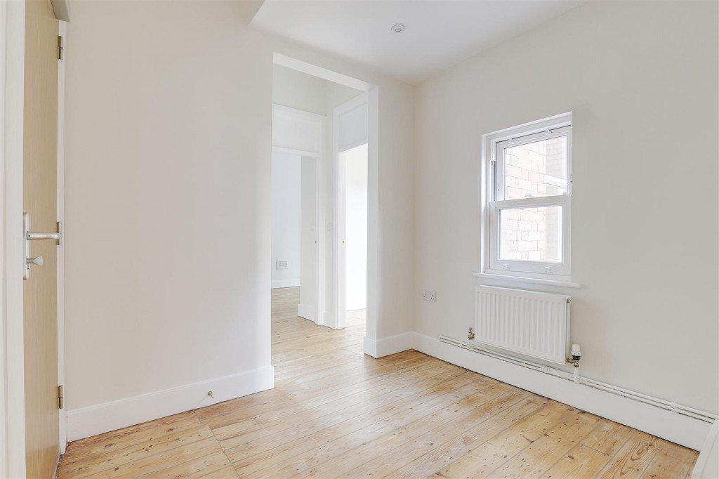 Flat 2, 50, Forest Road West, Nottingham, Nottinghamshire, NG7 4EQ