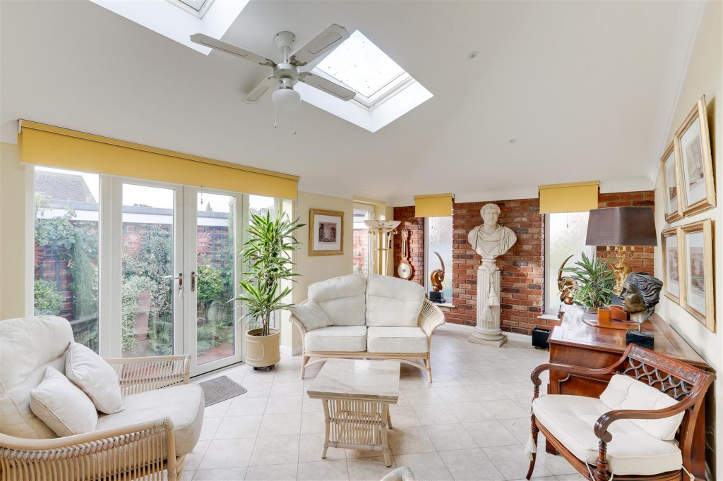 Parkcroft Road, West Bridgford, Nottinghamshire, NG2 6FN