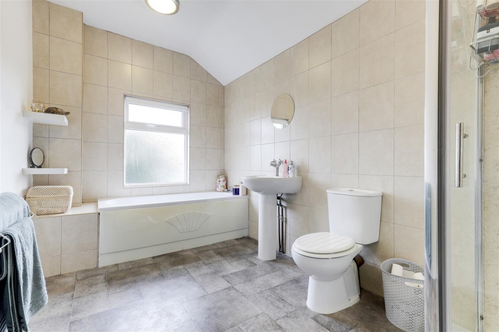 Co-Operative Avenue, Hucknall, Nottinghamshire, NG15 7AJ