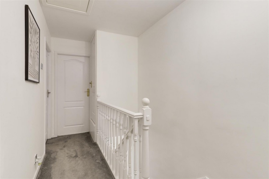 Valeside Gardens, Colwick, Nottinghamshire, NG4 2EN