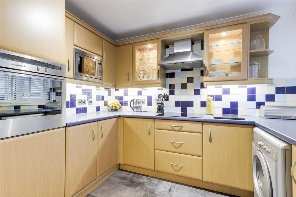 Valeside Gardens, Colwick, Nottinghamshire, NG4 2EN