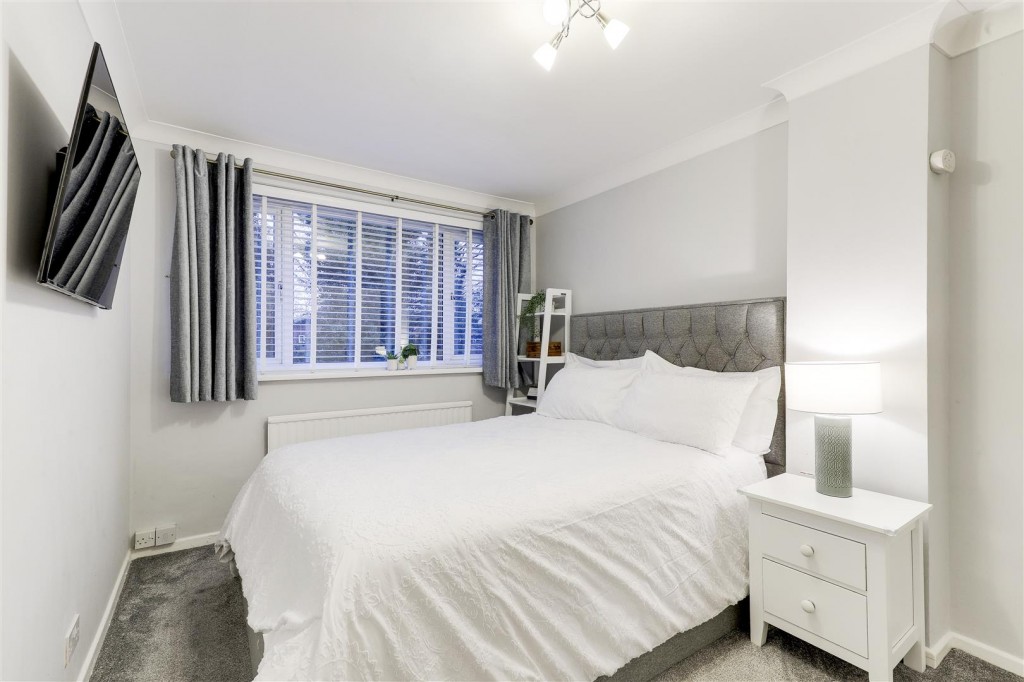 Valeside Gardens, Colwick, Nottinghamshire, NG4 2EN