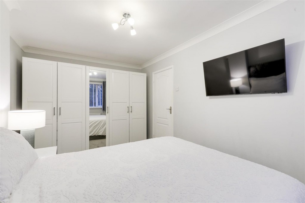 Valeside Gardens, Colwick, Nottinghamshire, NG4 2EN