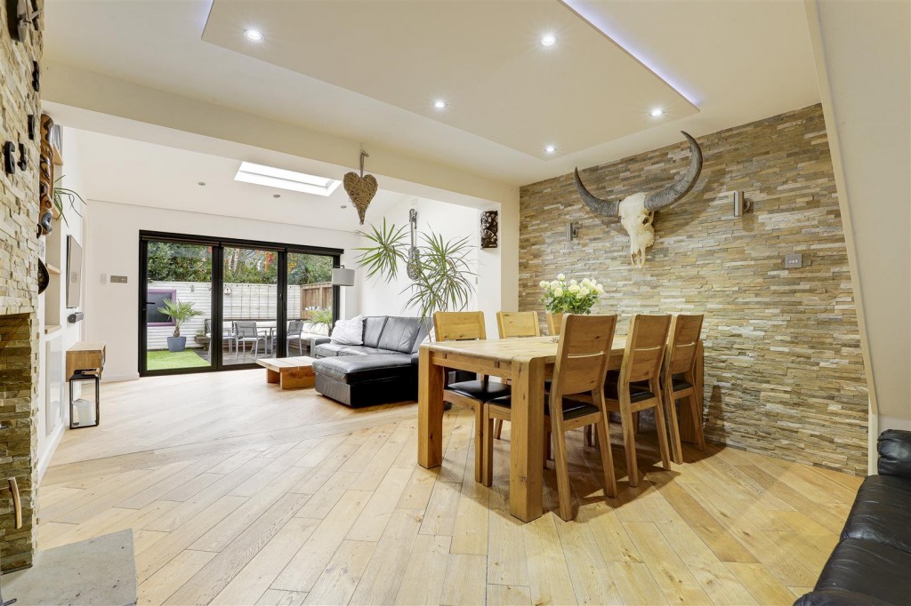 Bampton Court, Gamston, Nottinghamshire, NG2 6PA