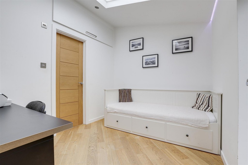 Bampton Court, Gamston, Nottinghamshire, NG2 6PA