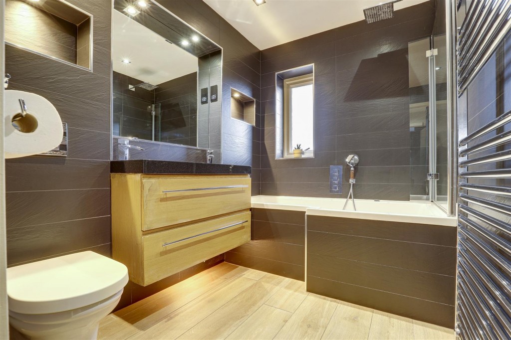 Bampton Court, Gamston, Nottinghamshire, NG2 6PA