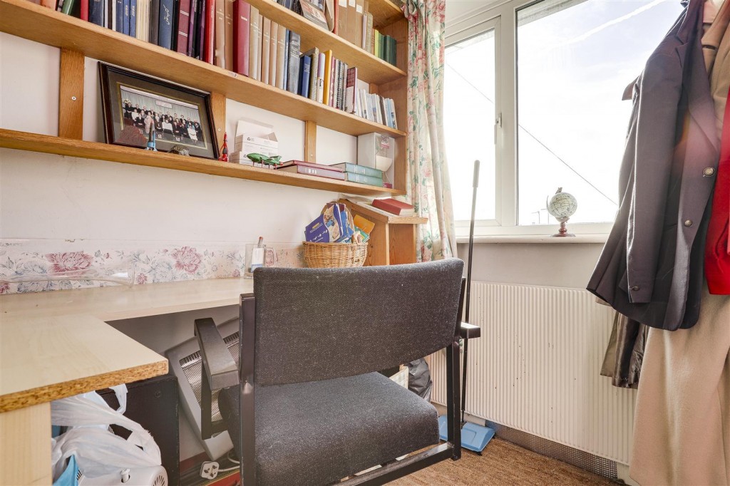 Third Avenue, Gedling, Nottinghamshire, NG4 3LL