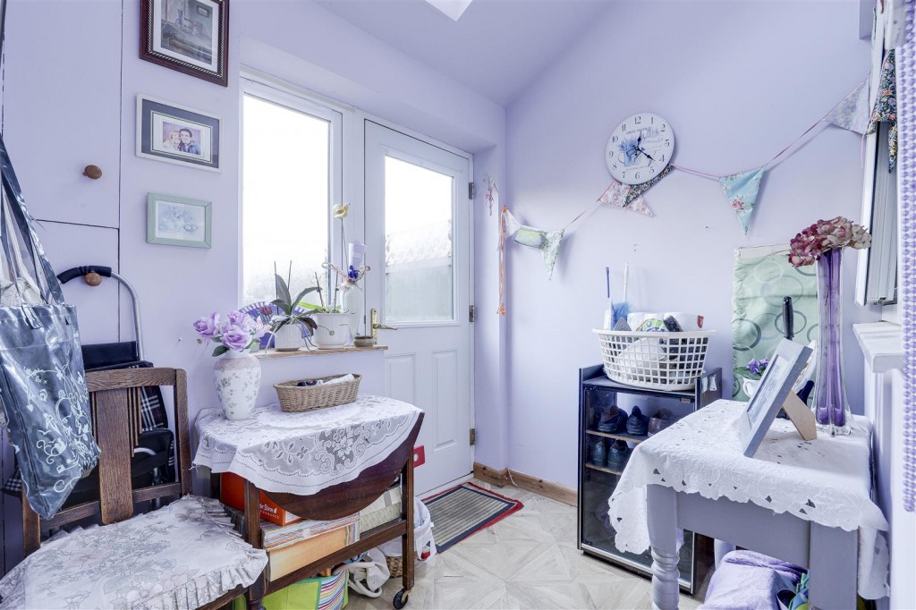 Third Avenue, Gedling, Nottinghamshire, NG4 3LL