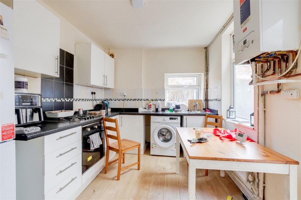 Kimbolton Avenue, Lenton, Nottinghamshire, NG7 1PT