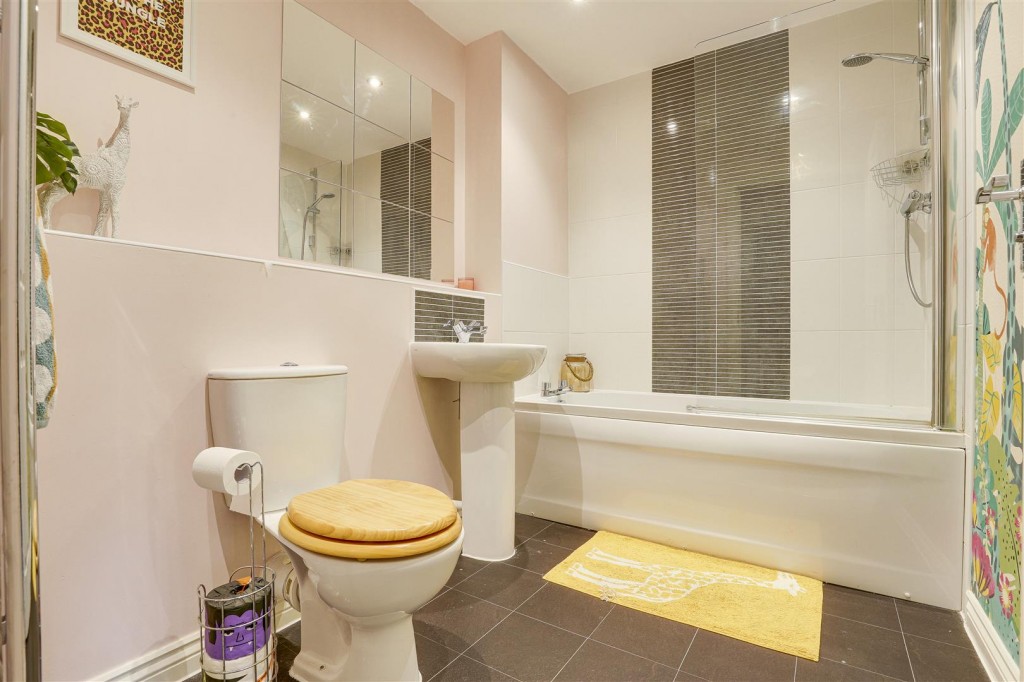 Horwood Drive, Wilford, Nottinghamshire, NG11 7HG