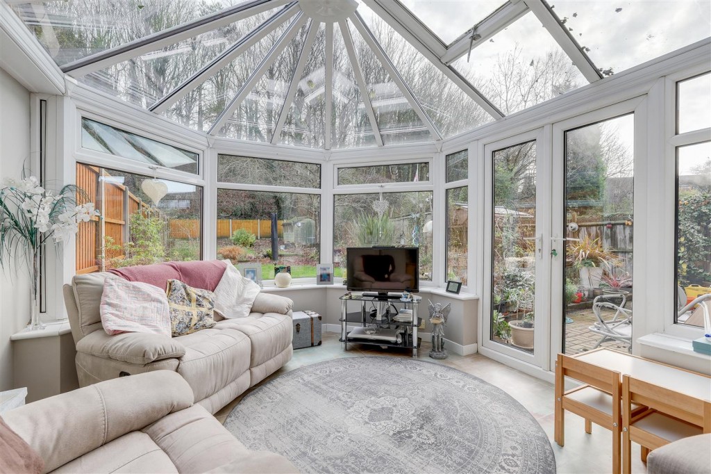 Penarth Gardens, Mapperley, Nottinghamshire, NG5 4EG