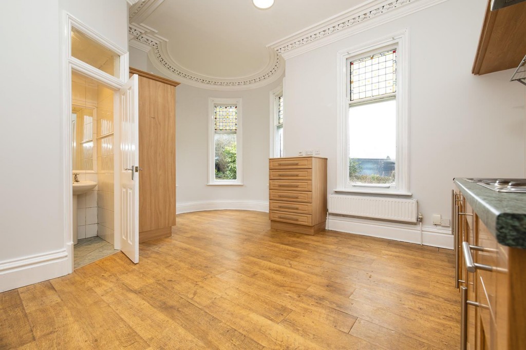 Mansfield Road, Nottingham, Nottinghamshire. NG5 2BU