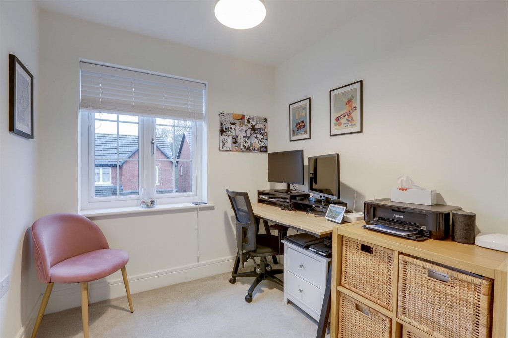 Damstead Park Avenue, Alfreton, Derbyshire, DE55 7PR