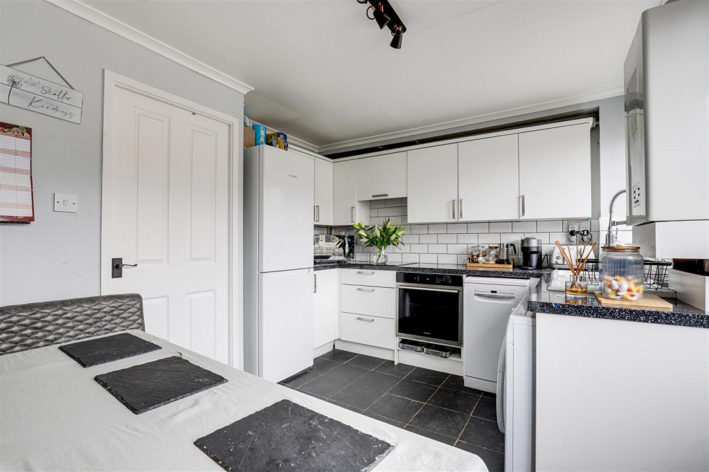 Gleneagles Drive, Arnold, Nottinghamshire, NG5 8QQ