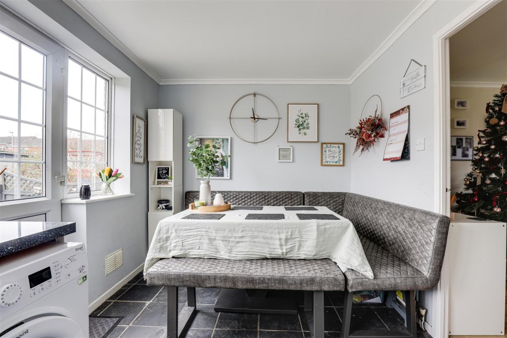 Gleneagles Drive, Arnold, Nottinghamshire, NG5 8QQ