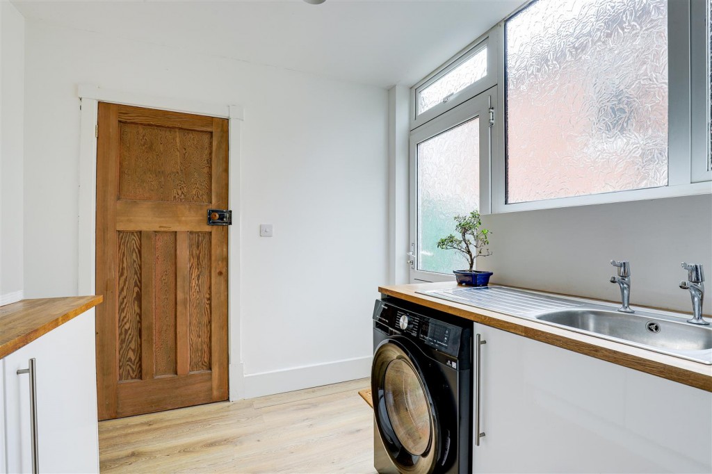 Costock Avenue, Sherwood, Nottinghamshire, NG5 3AS