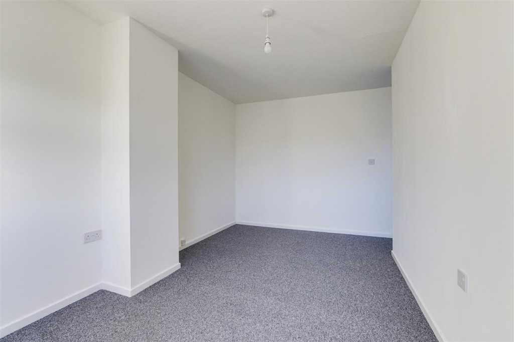 Stoney Houghton Gardens, Nottingham, Nottinghamshire , NG6 7FB