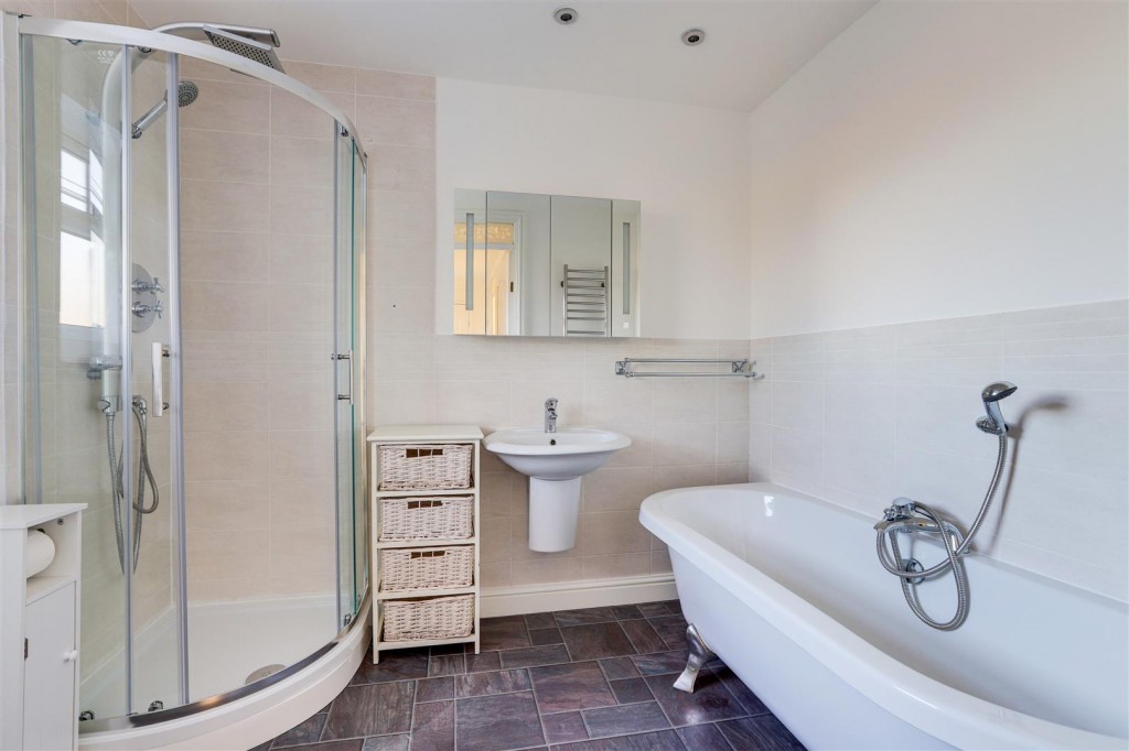 Stoney Houghton Gardens, Nottingham, Nottinghamshire , NG6 7FB