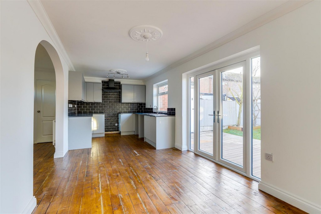 Stoney Houghton Gardens, Nottingham, Nottinghamshire , NG6 7FB