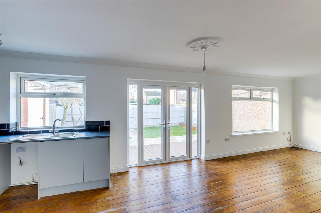 Stoney Houghton Gardens, Nottingham, Nottinghamshire , NG6 7FB