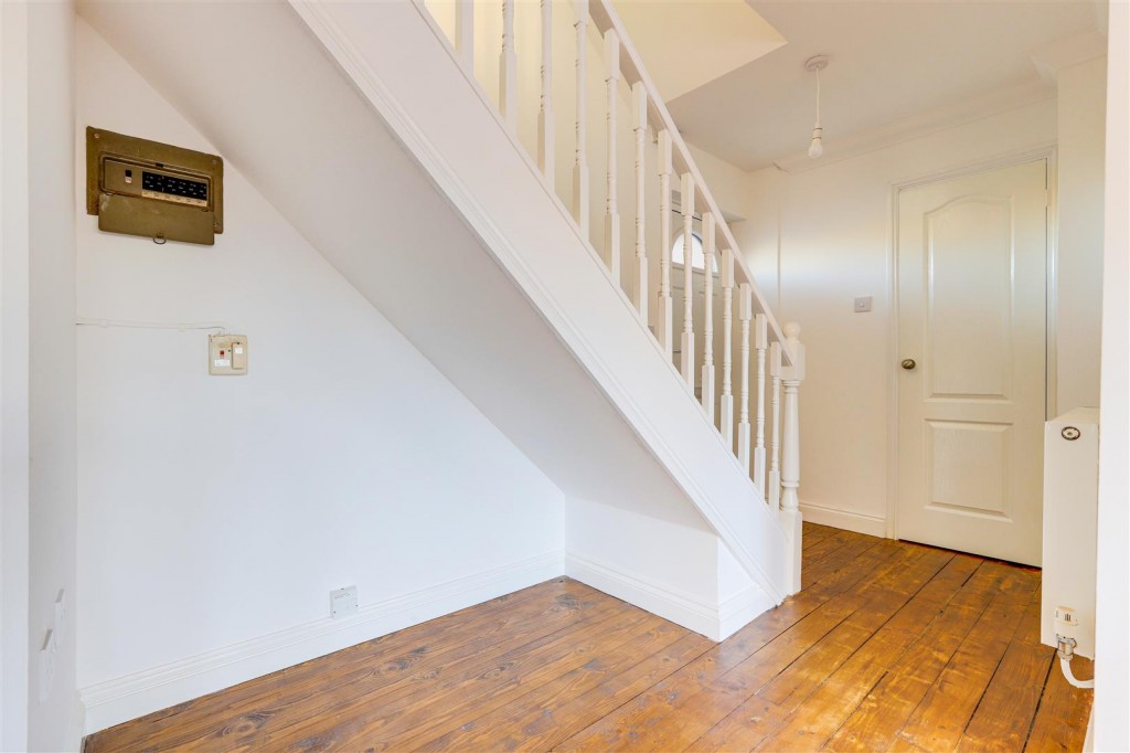 Stoney Houghton Gardens, Nottingham, Nottinghamshire , NG6 7FB