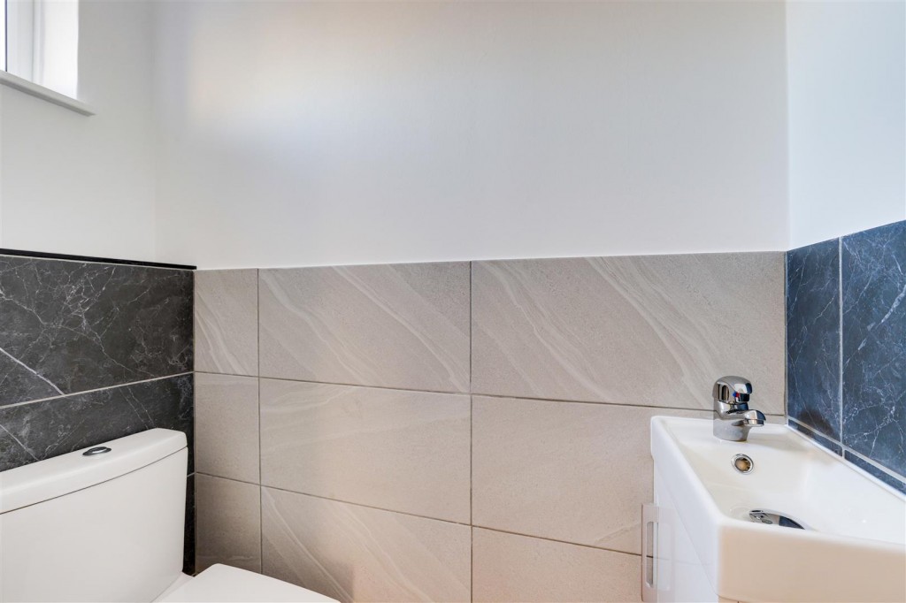 Stoney Houghton Gardens, Nottingham, Nottinghamshire , NG6 7FB