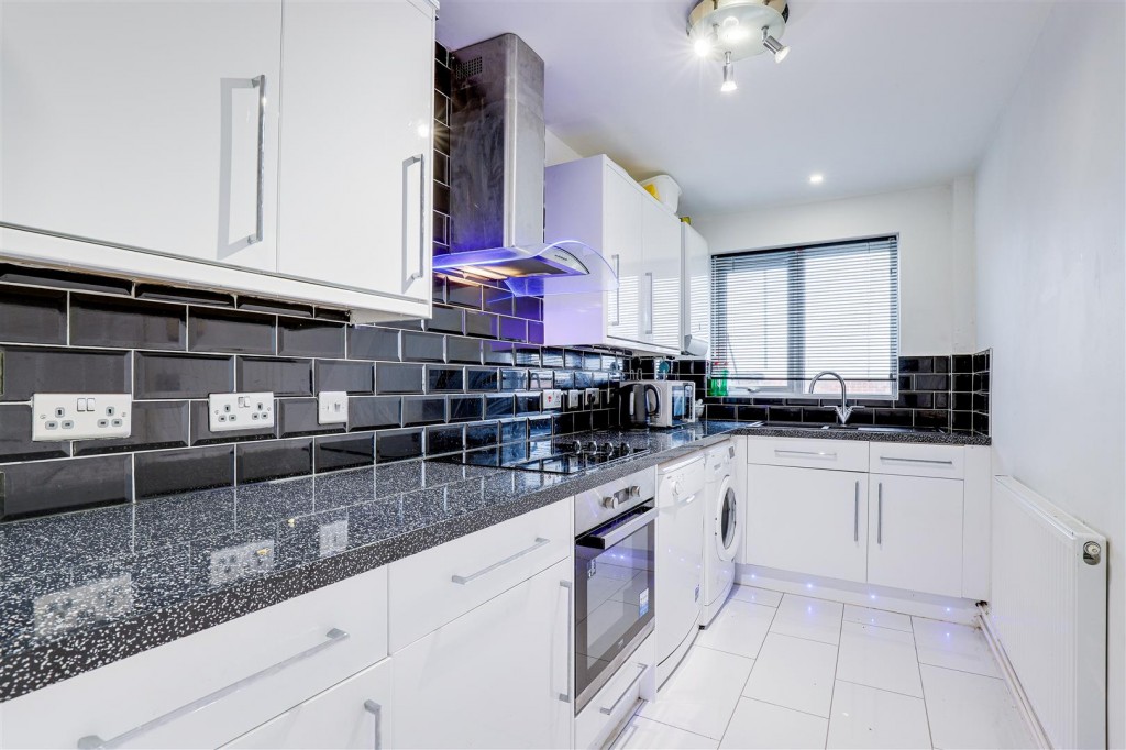 Oakham Close, Top Valley, Nottinghamshire, NG5 9AN