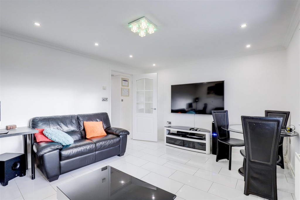 Oakham Close, Top Valley, Nottinghamshire, NG5 9AN