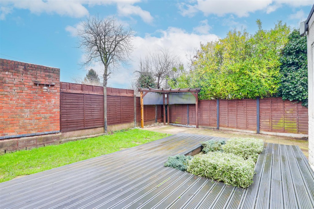 Veronica Drive, Carlton, Nottinghamshire, NG4 3QS