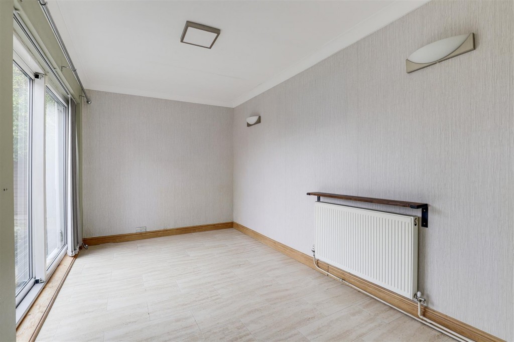 Veronica Drive, Carlton, Nottinghamshire, NG4 3QS