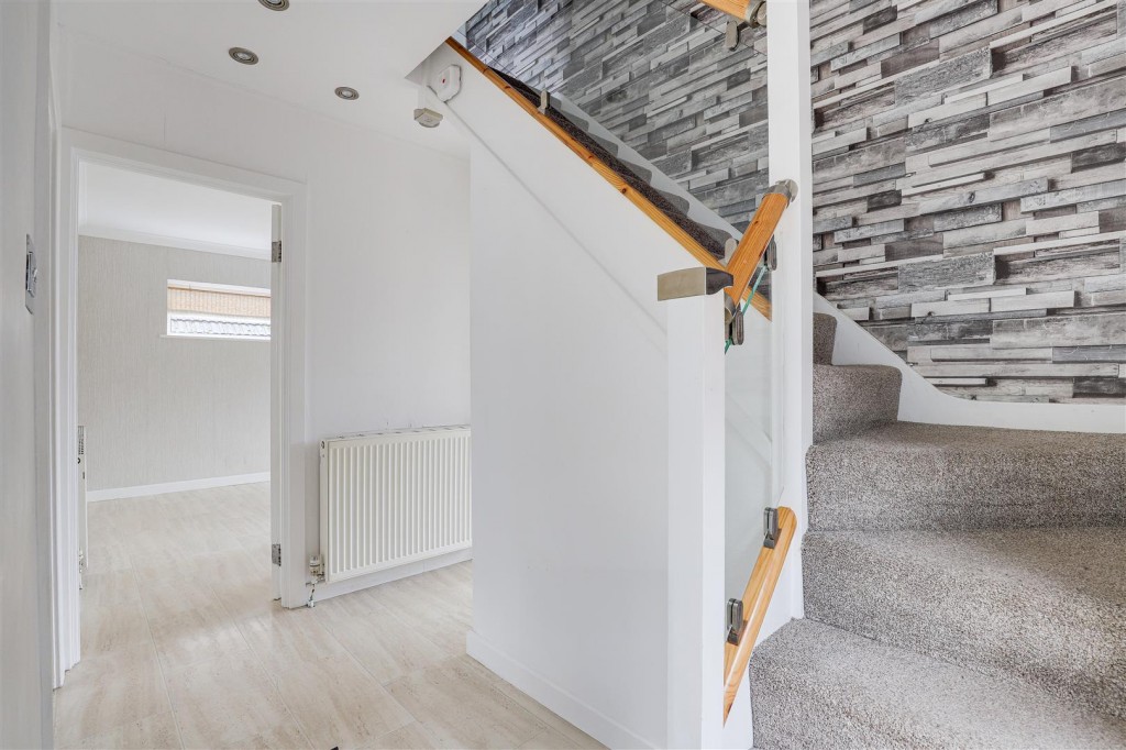 Veronica Drive, Carlton, Nottinghamshire, NG4 3QS