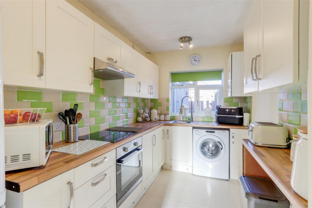 Barbara Square, Hucknall, Nottinghamshire, NG15 8AP