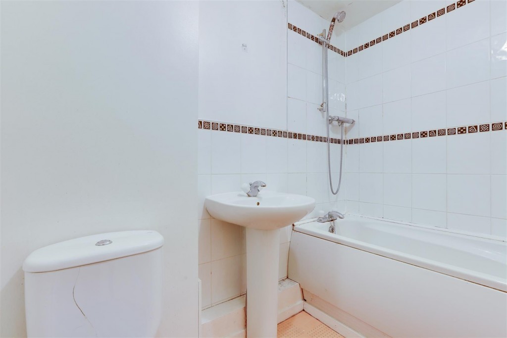 Valley Court, Carlton, Nottinghamshire, NG4 1NW