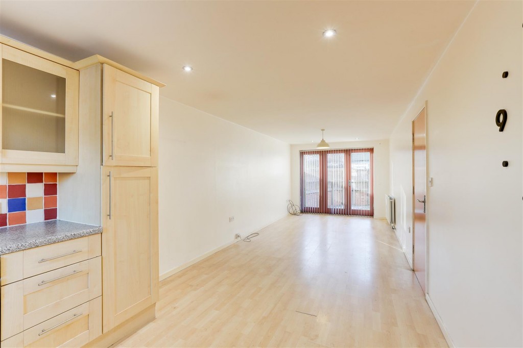 Valley Court, Carlton, Nottinghamshire, NG4 1NW