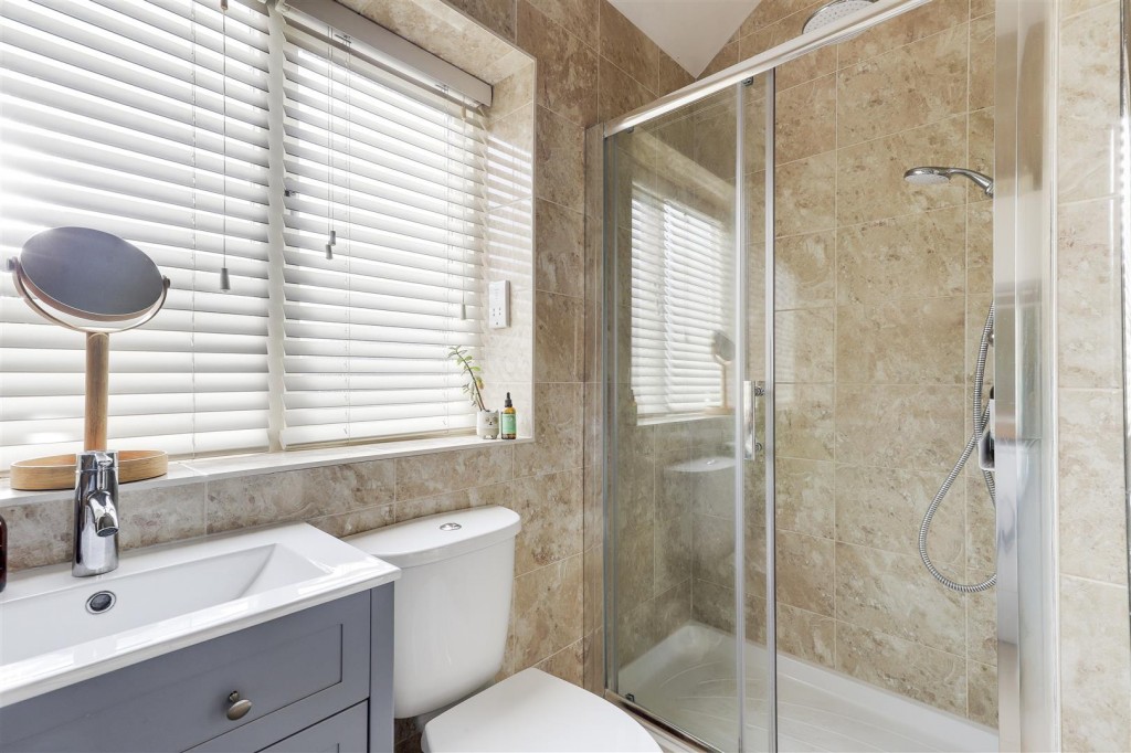 Main Street, Farnsfield, Nottinghamshire, NG22 8EF