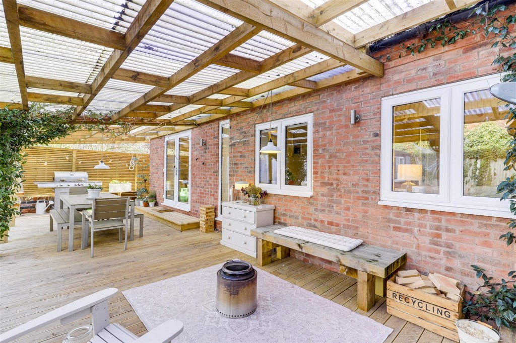 Main Street, Farnsfield, Nottinghamshire, NG22 8EF