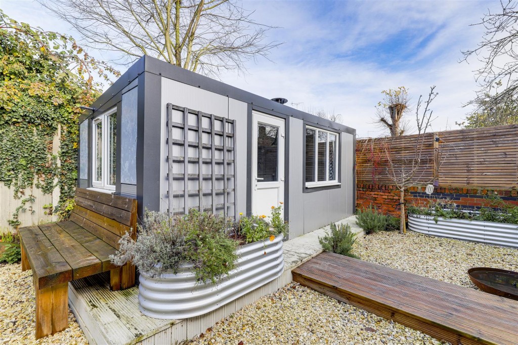 Main Street, Farnsfield, Nottinghamshire, NG22 8EF